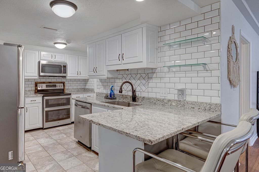 4 bedroom, 2 bathroom, 2,536 sq ft single family residence for sale at 6101 River Road 5, Columbus, GA 31904 — photo 2