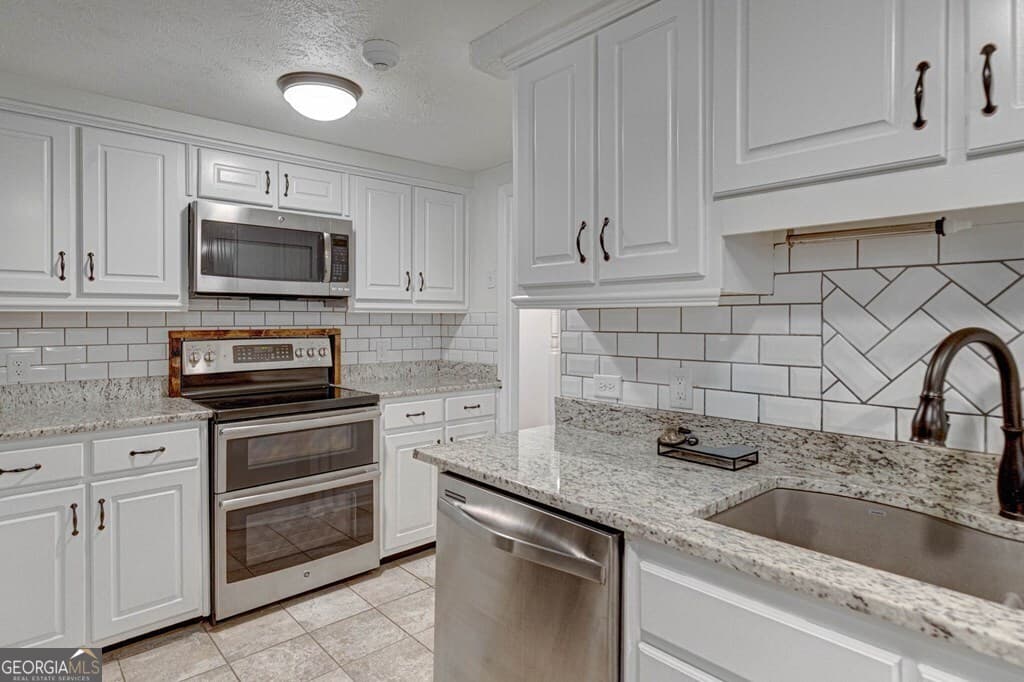4 bedroom, 2 bathroom, 2,536 sq ft single family residence for sale at 6101 River Road 5, Columbus, GA 31904 — photo 4