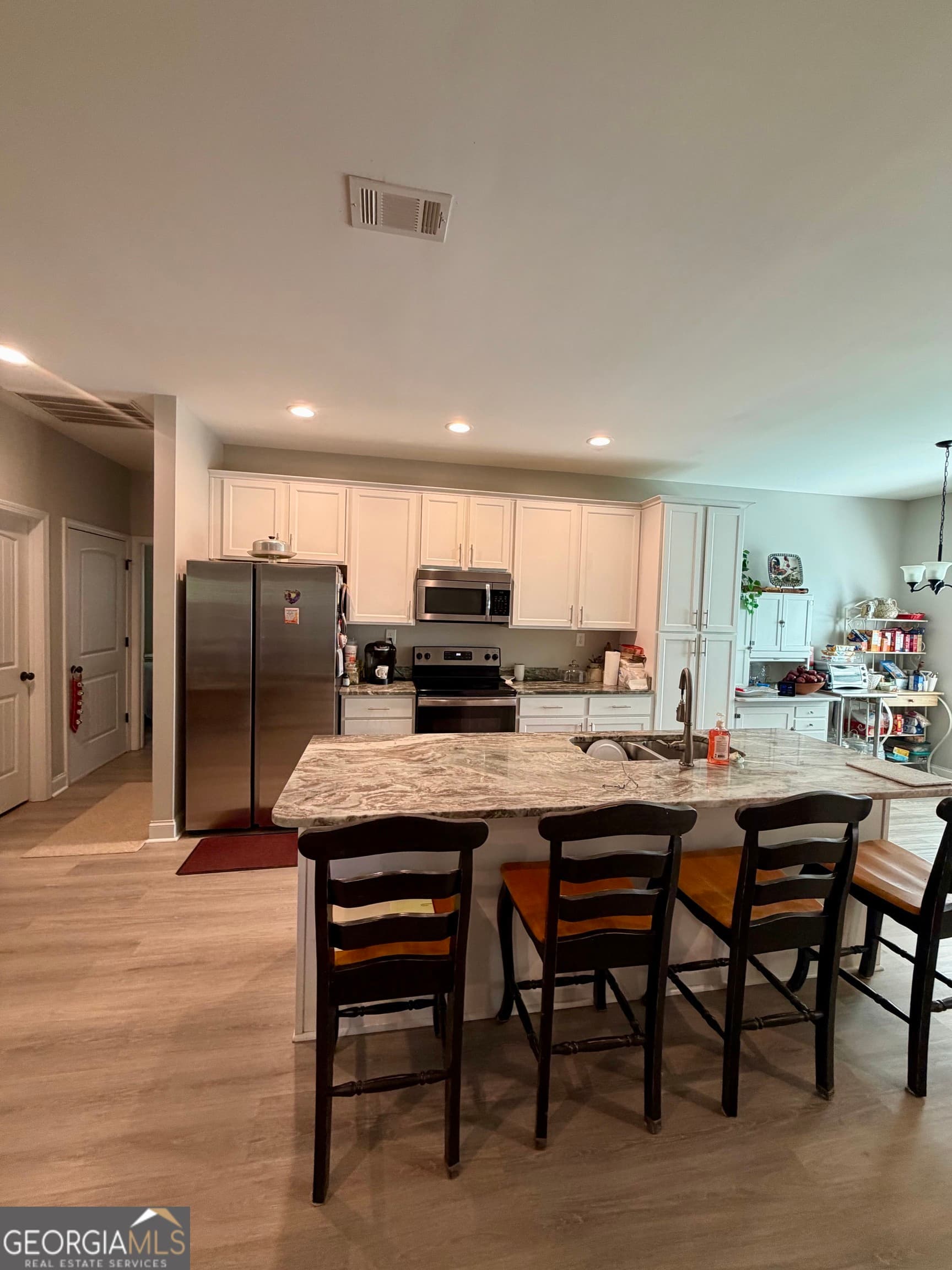 3 bedroom, 2 bathroom, 1,822 sq ft single family residence for sale at 108 Cambridge Court, Milledgeville, GA 31061 — photo 5
