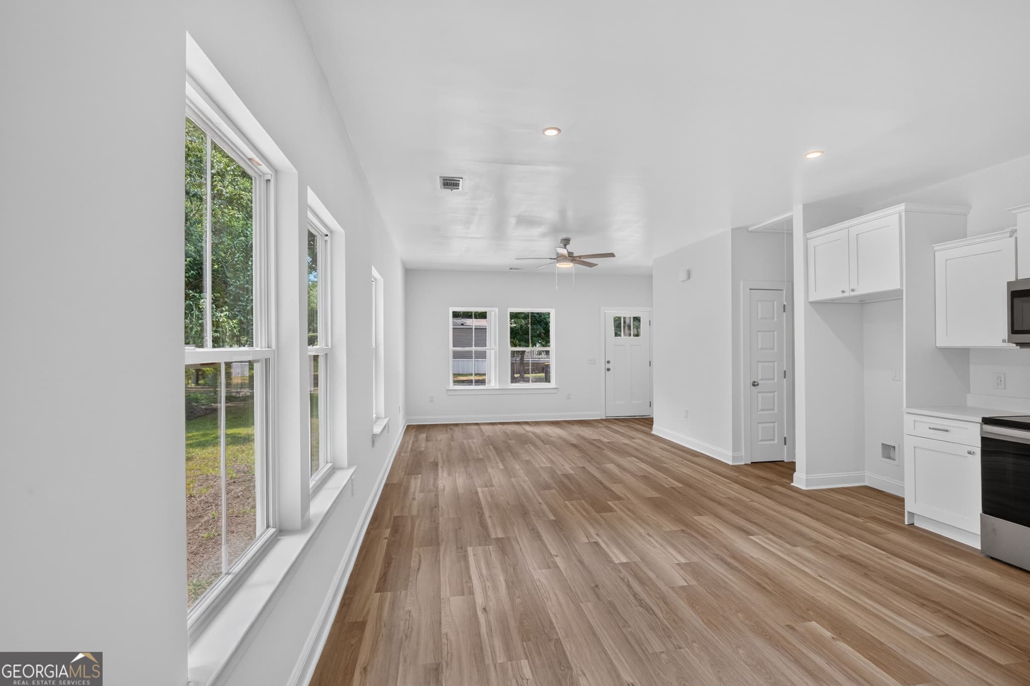 3 bedroom, 2 bathroom, 1,250 sq ft single family residence for sale at 1096 Casey Road, Townsend, GA 31331 — photo 2