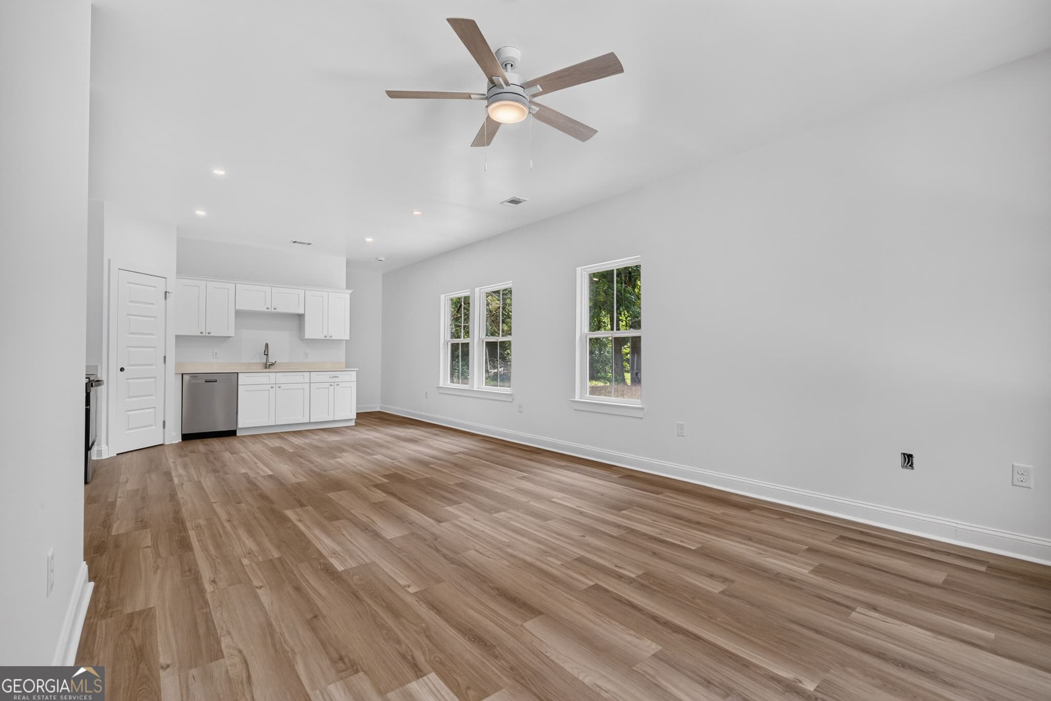 3 bedroom, 2 bathroom, 1,250 sq ft single family residence for sale at 1096 Casey Road, Townsend, GA 31331 — photo 3
