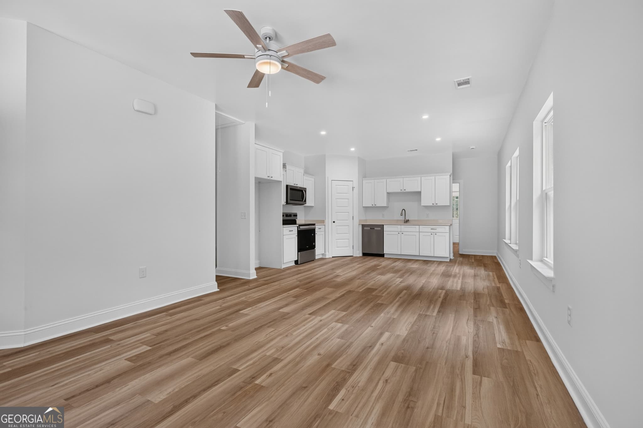 3 bedroom, 2 bathroom, 1,250 sq ft single family residence for sale at 1096 Casey Road, Townsend, GA 31331 — photo 5