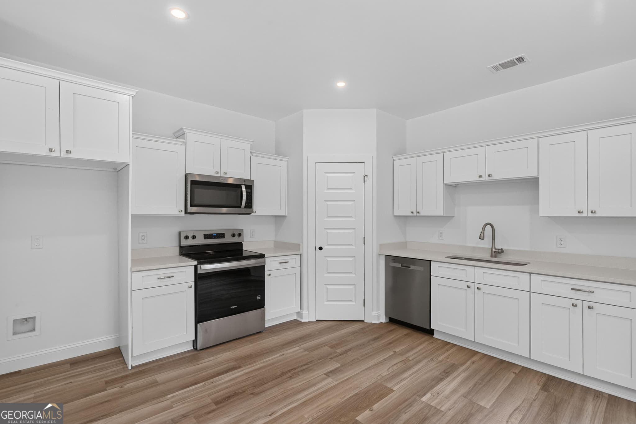 3 bedroom, 2 bathroom, 1,250 sq ft single family residence for sale at 1096 Casey Road, Townsend, GA 31331 — photo 4