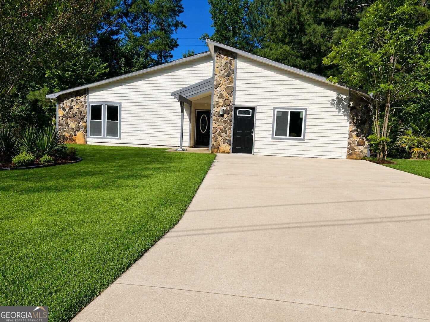 6 bedroom, 4 bathroom, 3,506 sq ft single family residence for sale at 3751 Riverchase Circle, Decatur, GA 30034