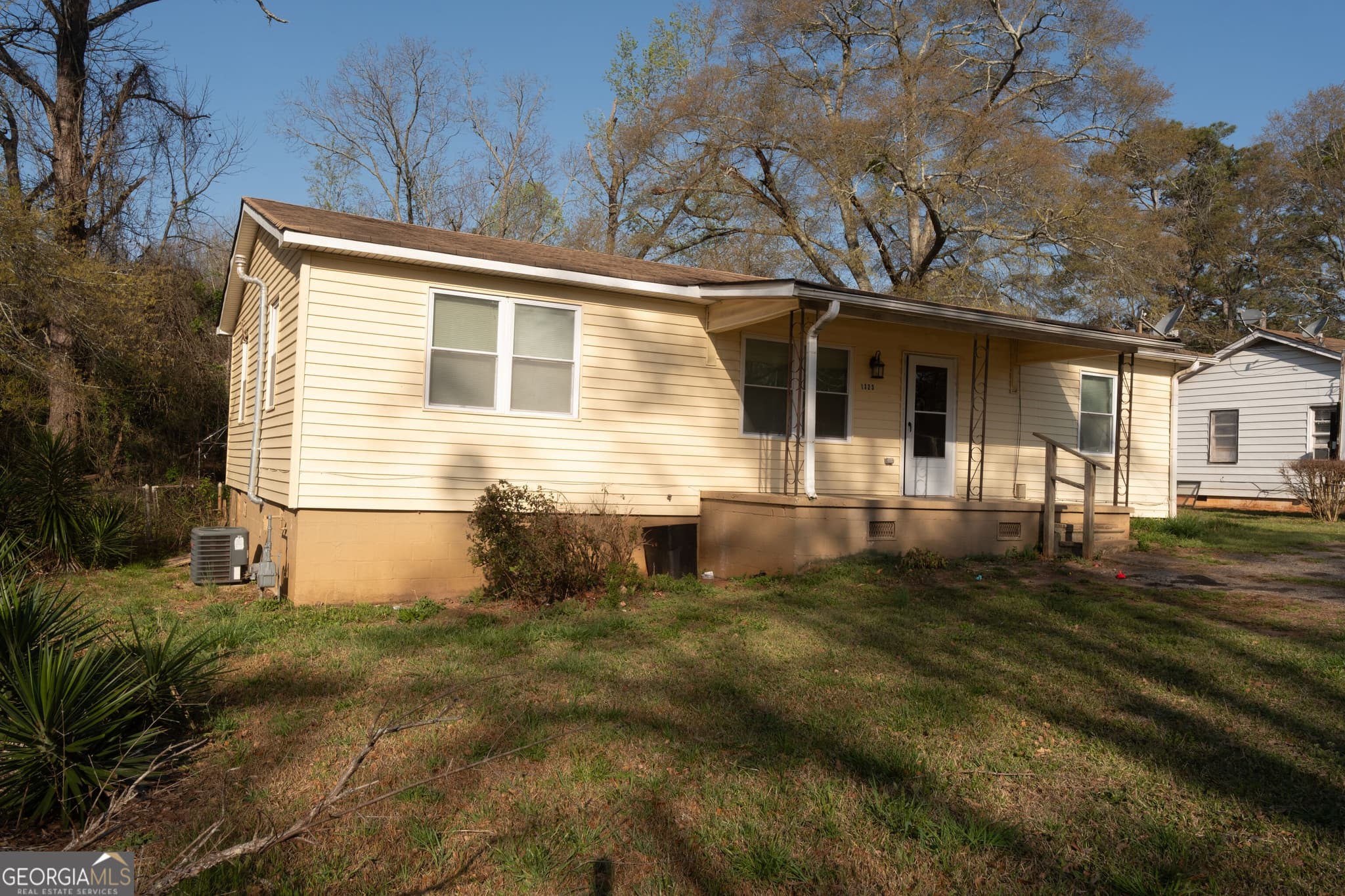 3 bedroom, 2 bathroom, 1,316 sq ft single family residence for sale at 1323 S Lee Street, Griffin, GA 30223 — photo 2