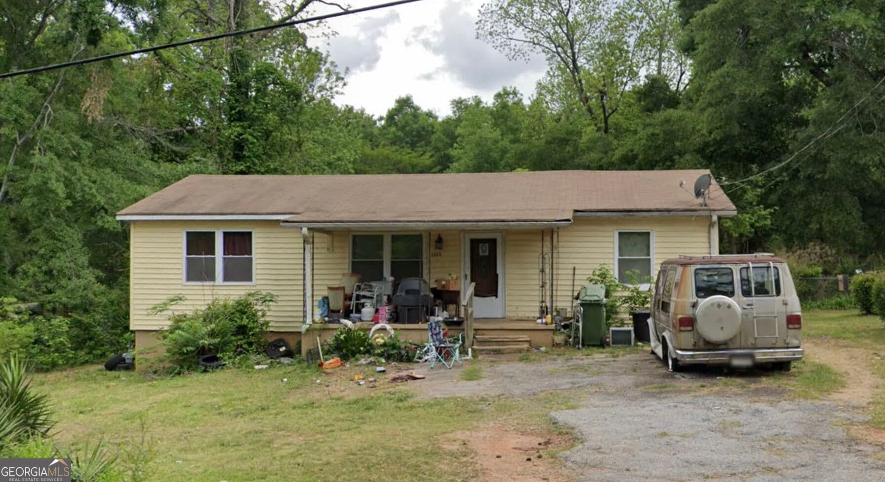 3 bedroom, 2 bathroom, 1,316 sq ft single family residence for sale at 1323 S Lee Street, Griffin, GA 30223