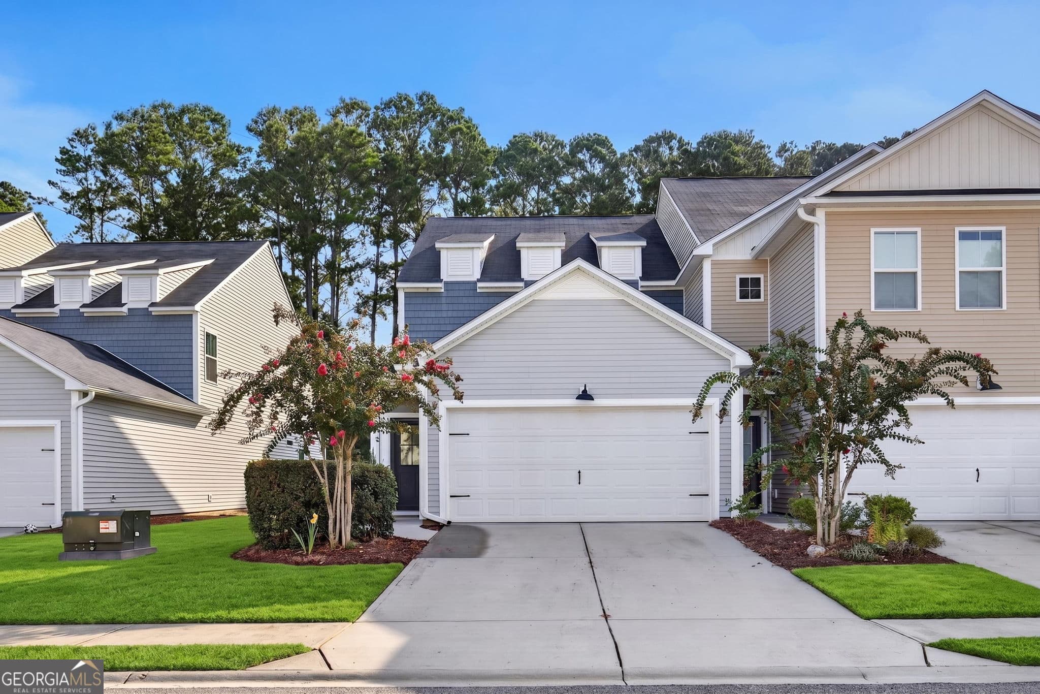 3 bedroom, 2.5 bathroom, 2,025 sq ft townhouse for sale at 108 Bellasera Way, Richmond Hill, GA 31324 — photo 3