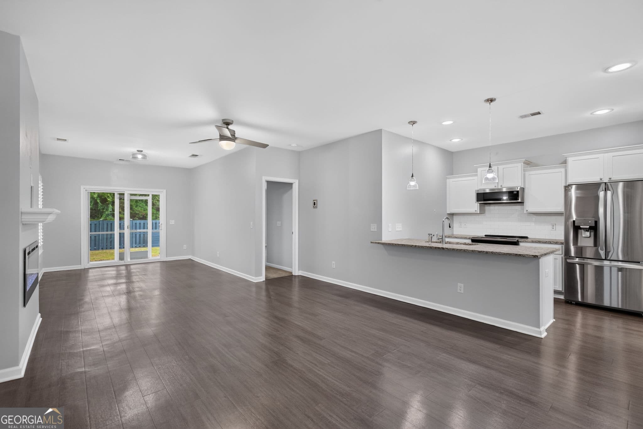 3 bedroom, 2.5 bathroom, 2,025 sq ft townhouse for sale at 108 Bellasera Way, Richmond Hill, GA 31324 — photo 8