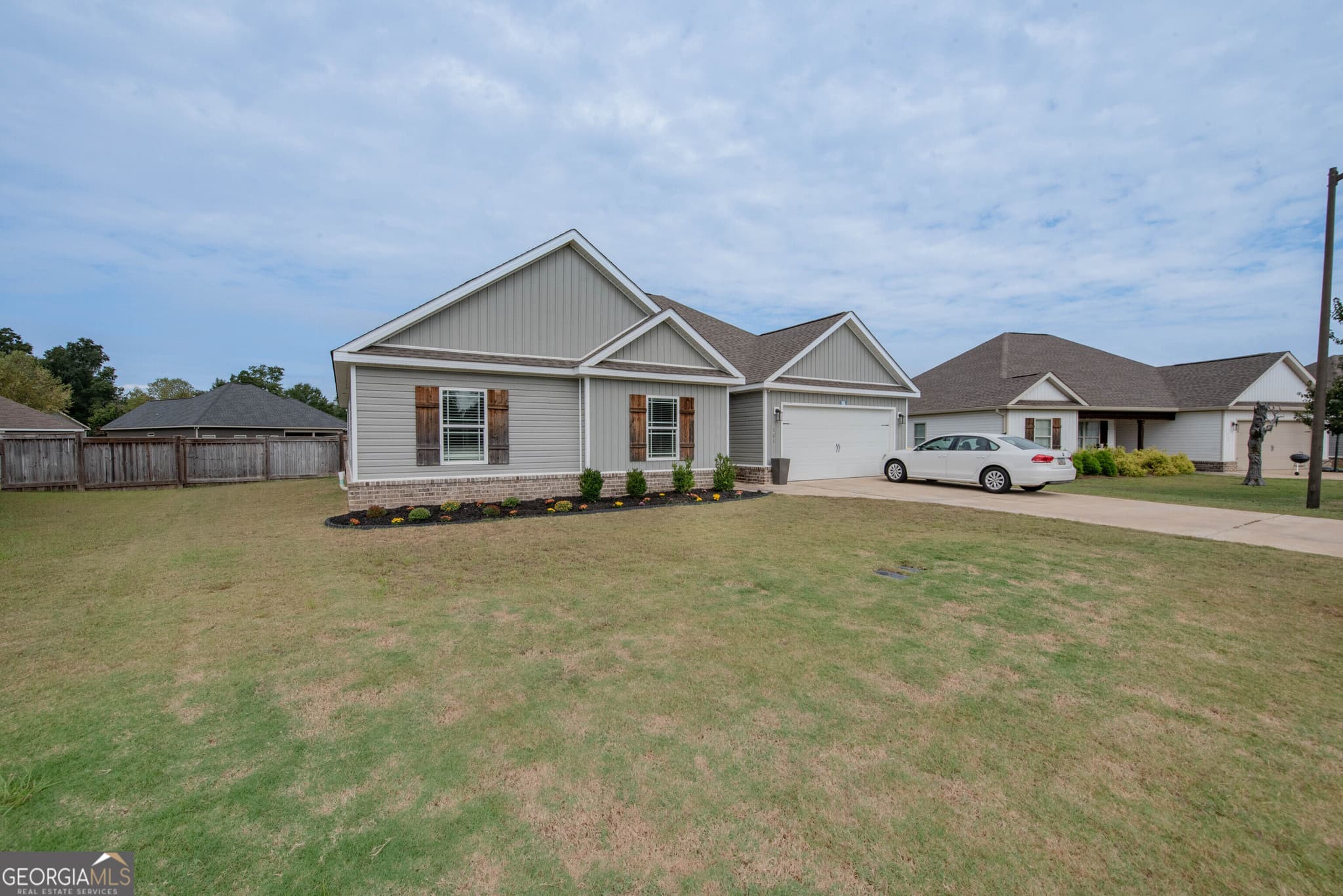 4 bedroom, 2 bathroom, 1,669 sq ft single family residence for sale at 121 Locks Heath Court, Perry, GA 31069 — photo 2