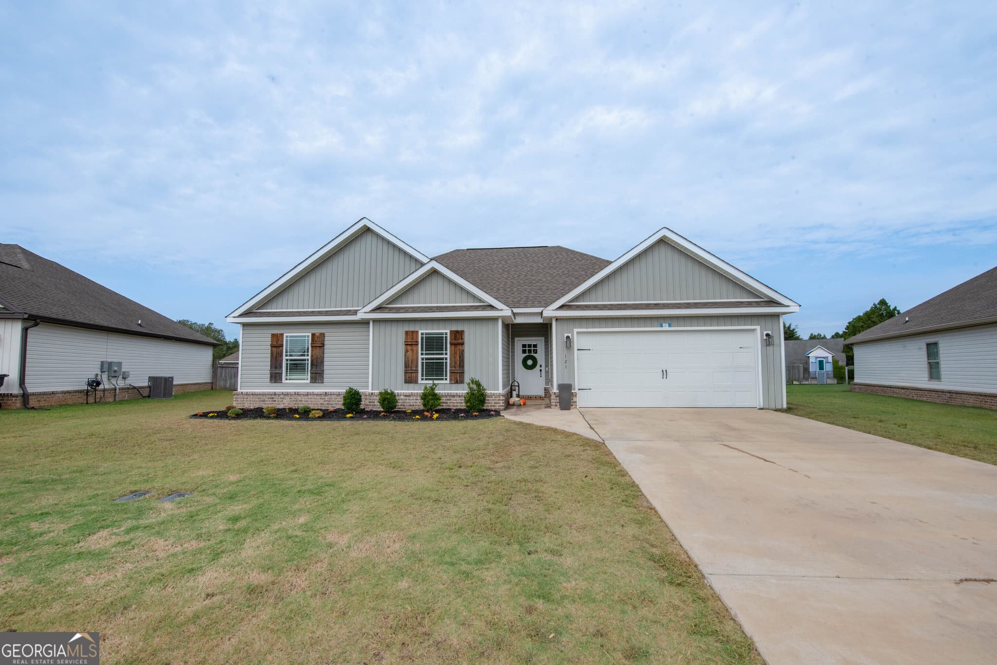 4 bedroom, 2 bathroom, 1,669 sq ft single family residence for sale at 121 Locks Heath Court, Perry, GA 31069 — photo 1 of 43