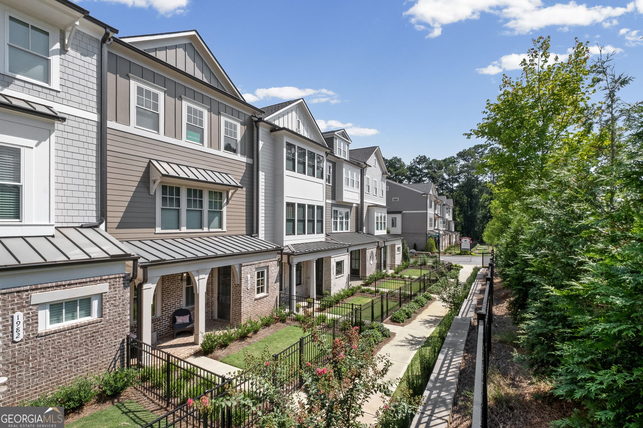 3 bedroom, 3.5 bathroom townhouse for sale at 1980 Flying Scotsman Drive 10, Kennesaw, GA 30144 — photo 4