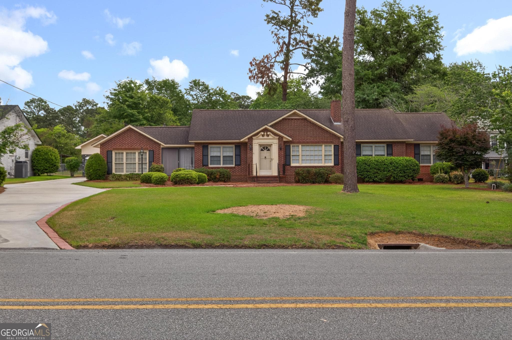4 bedroom, 2 bathroom, 2,382 sq ft single family residence for sale at 447 S College Street, Metter, GA 30439 — photo 2