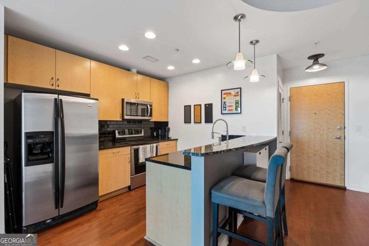 1 bedroom, 1 bathroom, 743 sq ft condominium for sale at 400 W Peachtree Street 2712, Atlanta, GA 30308 — photo 7
