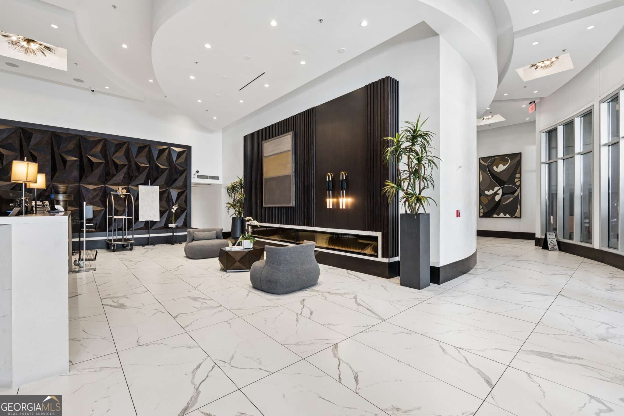 1 bedroom, 1 bathroom, 743 sq ft condominium for sale at 400 W Peachtree Street 2712, Atlanta, GA 30308 — photo 3