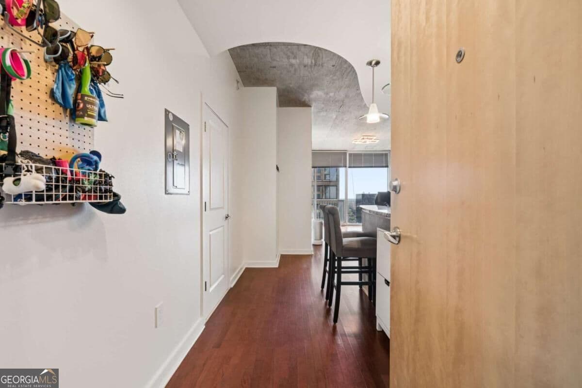 1 bedroom, 1 bathroom, 743 sq ft condominium for sale at 400 W Peachtree Street 2712, Atlanta, GA 30308 — photo 5