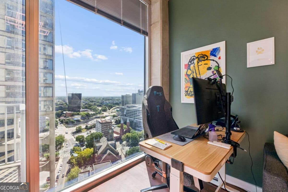 1 bedroom, 1 bathroom, 743 sq ft condominium for sale at 400 W Peachtree Street 2712, Atlanta, GA 30308 — photo 9