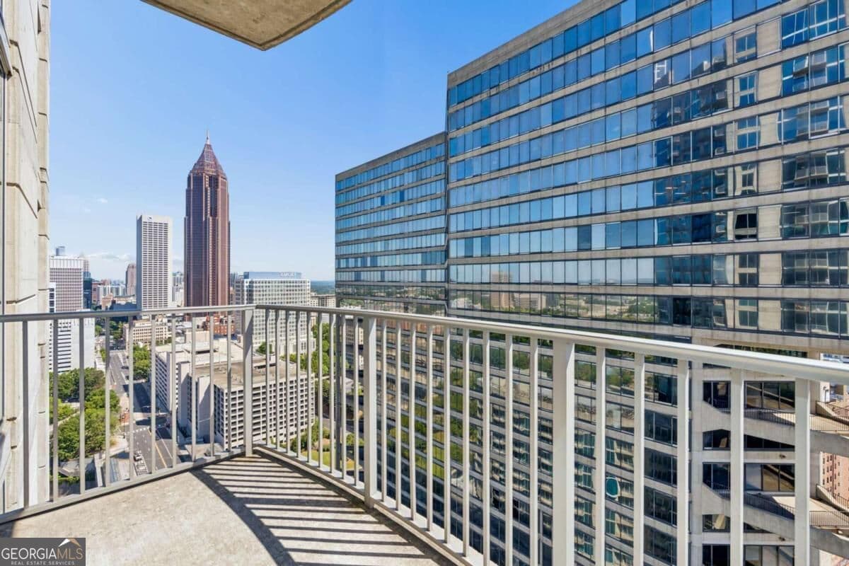 1 bedroom, 1 bathroom, 743 sq ft condominium for sale at 400 W Peachtree Street 2712, Atlanta, GA 30308 — photo 10