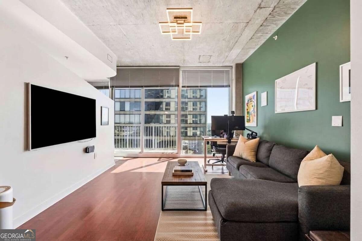 1 bedroom, 1 bathroom, 743 sq ft condominium for sale at 400 W Peachtree Street 2712, Atlanta, GA 30308 — photo 8