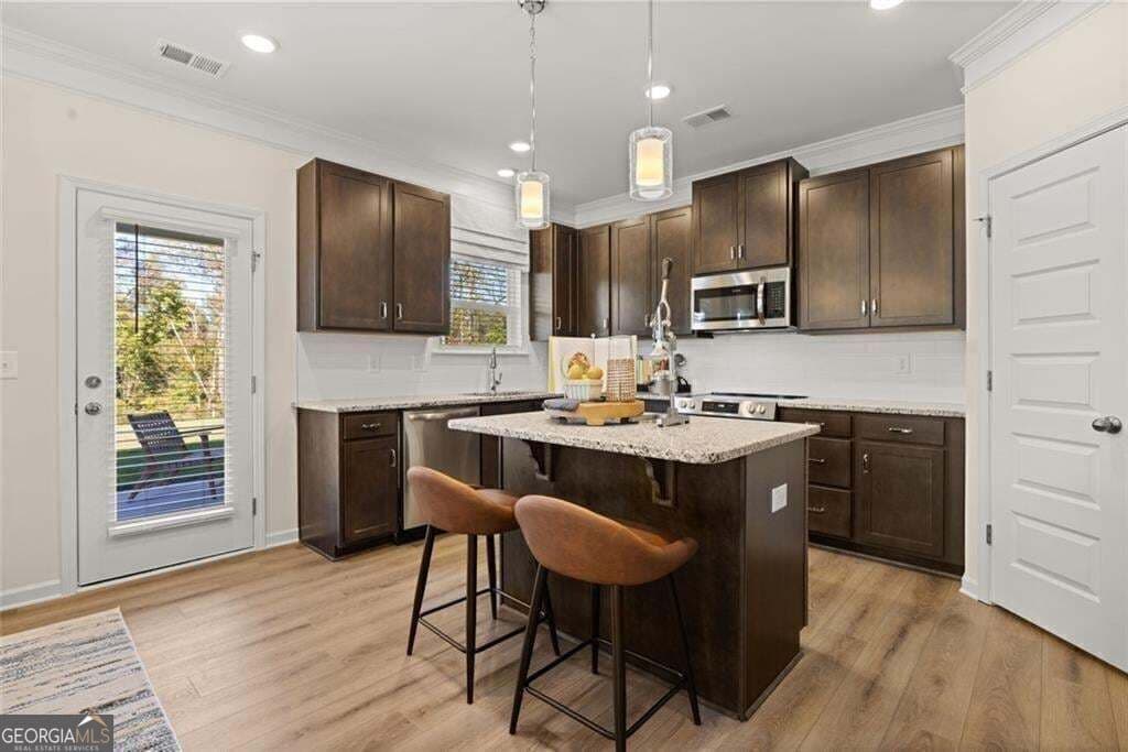 5 bedroom, 3 bathroom, 2,372 sq ft single family residence for sale at 204 Oakmont Drive, Dallas, GA 30132 — photo 6
