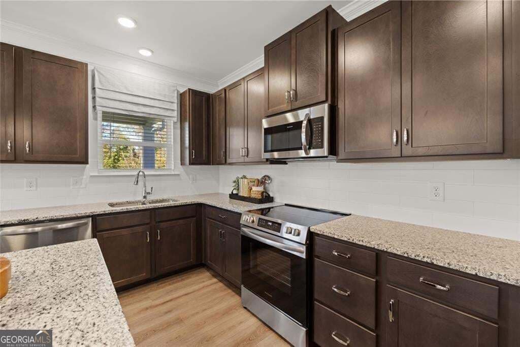 5 bedroom, 3 bathroom, 2,372 sq ft single family residence for sale at 204 Oakmont Drive, Dallas, GA 30132 — photo 7