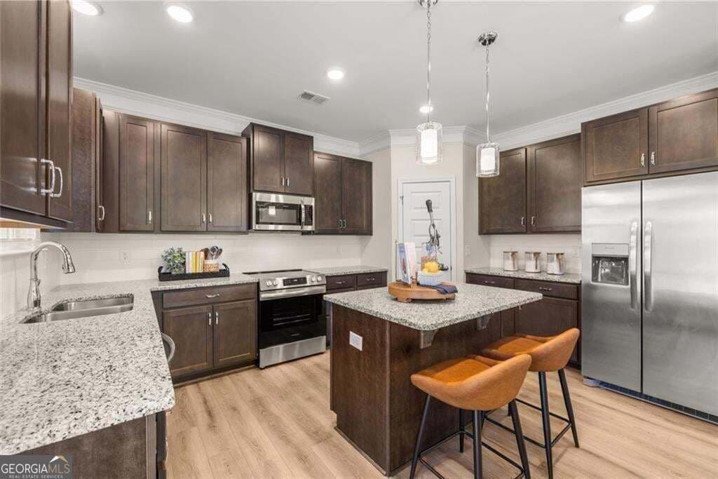5 bedroom, 3 bathroom, 2,372 sq ft single family residence for sale at 204 Oakmont Drive, Dallas, GA 30132 — photo 9