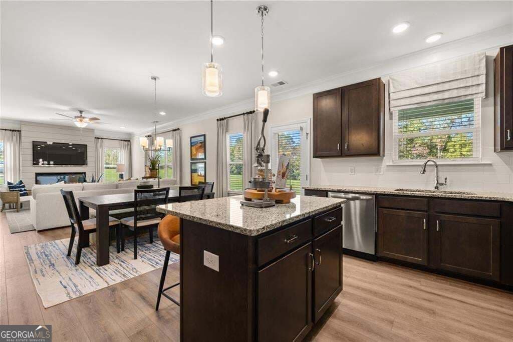 5 bedroom, 3 bathroom, 2,372 sq ft single family residence for sale at 204 Oakmont Drive, Dallas, GA 30132 — photo 8