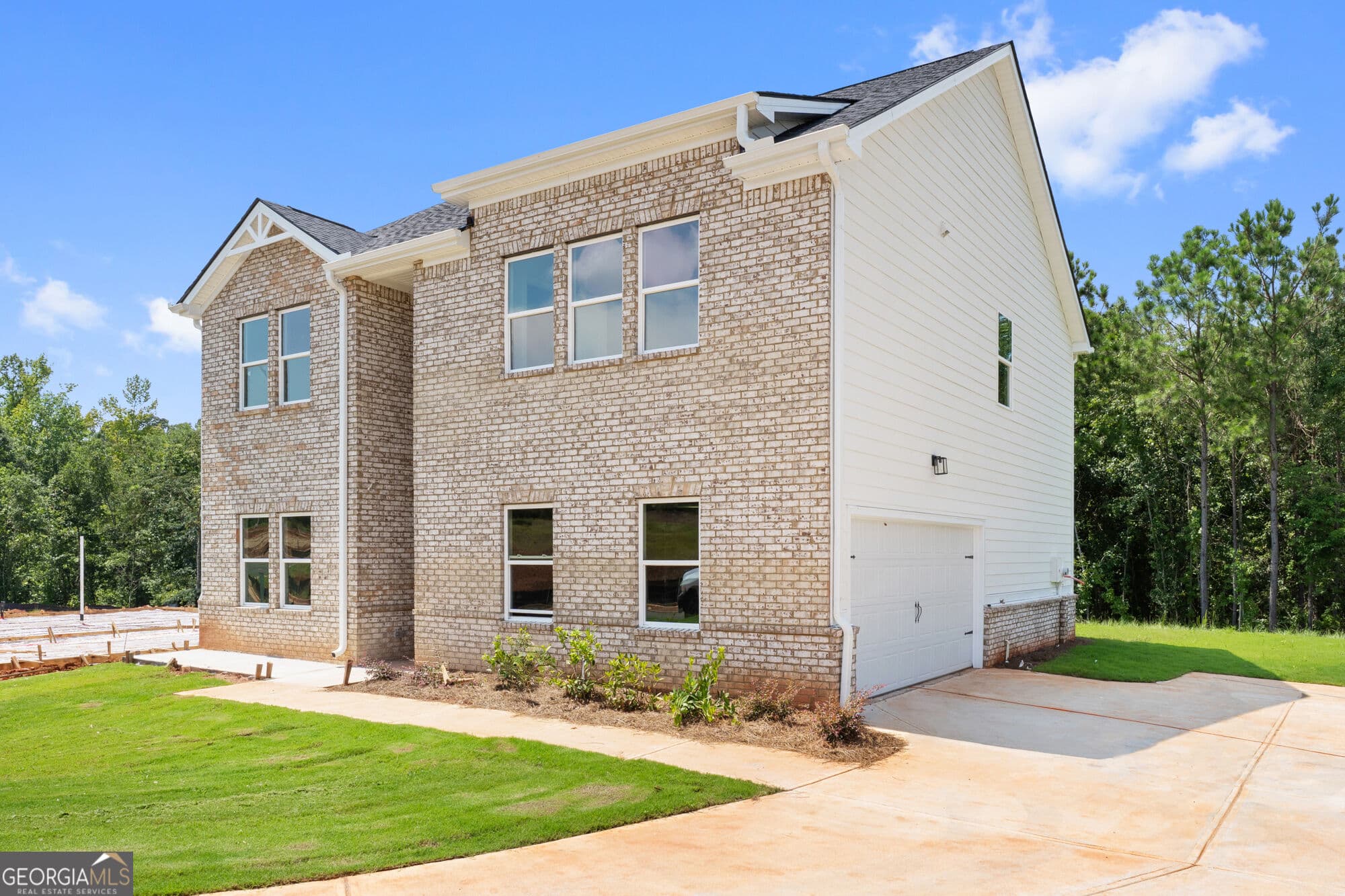 4 bedroom, 3 bathroom, 2,300 sq ft single family residence for sale at 8196 Riverchase Drive, Palmetto, GA 30268 — photo 3