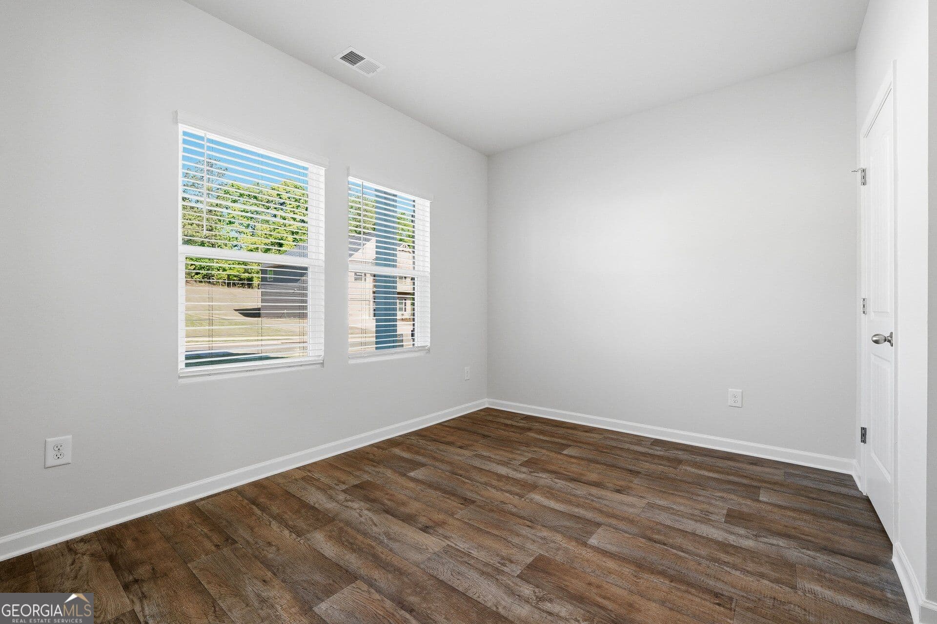 4 bedroom, 3 bathroom, 2,300 sq ft single family residence for sale at 8196 Riverchase Drive, Palmetto, GA 30268 — photo 10