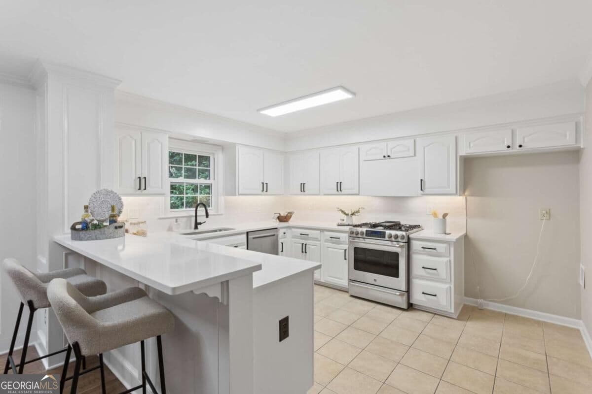 5 bedroom, 3.5 bathroom, 3,053 sq ft single family residence for sale at 3840 Fenway Crossing, Marietta, GA 30062 — photo 6