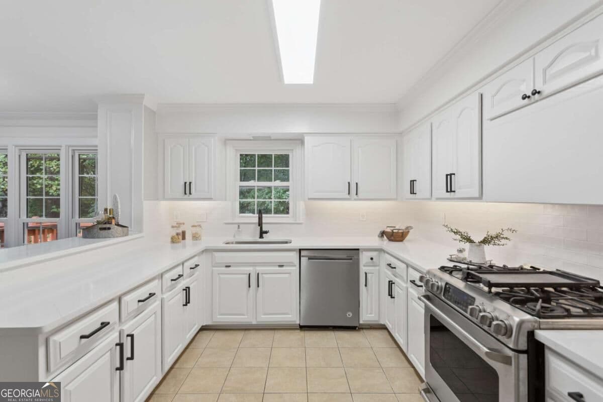 5 bedroom, 3.5 bathroom, 3,053 sq ft single family residence for sale at 3840 Fenway Crossing, Marietta, GA 30062 — photo 7