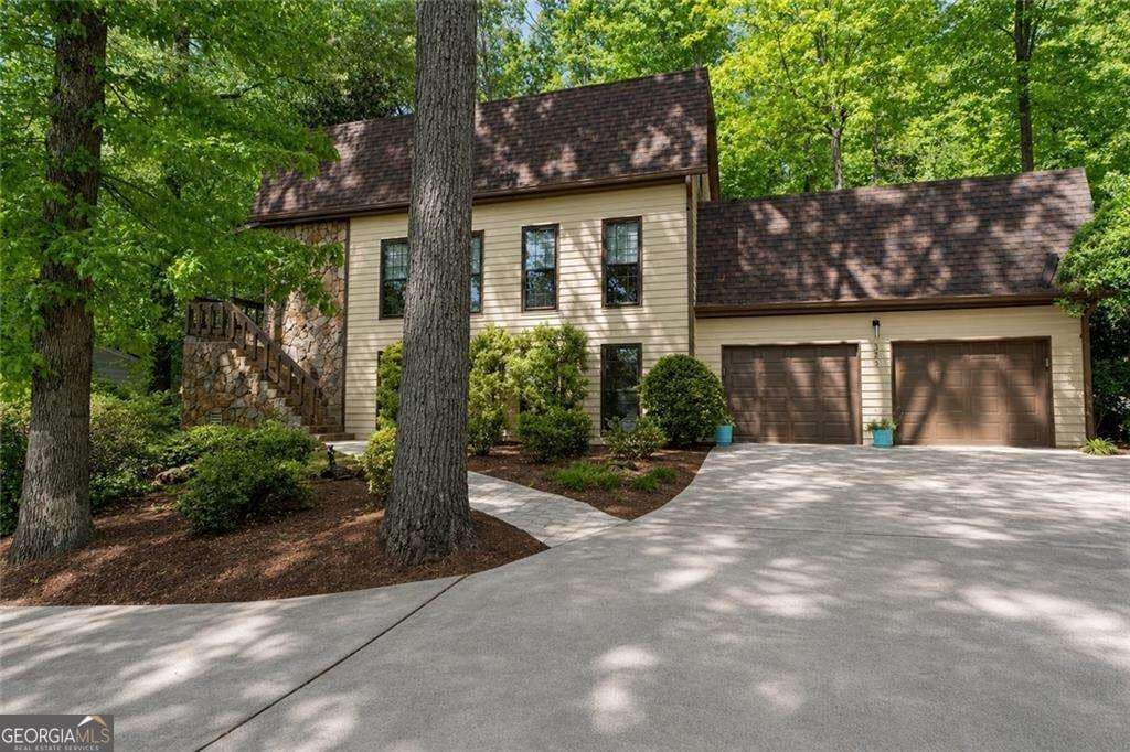 4 bedroom, 3.5 bathroom, 3,584 sq ft single family residence for sale at 395 Nottingham Drive, Marietta, GA 30066