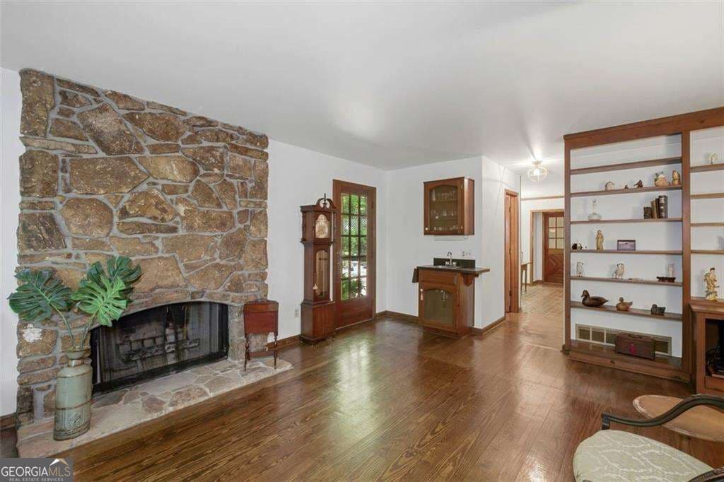 4 bedroom, 3.5 bathroom, 3,584 sq ft single family residence for sale at 395 Nottingham Drive, Marietta, GA 30066 — photo 5