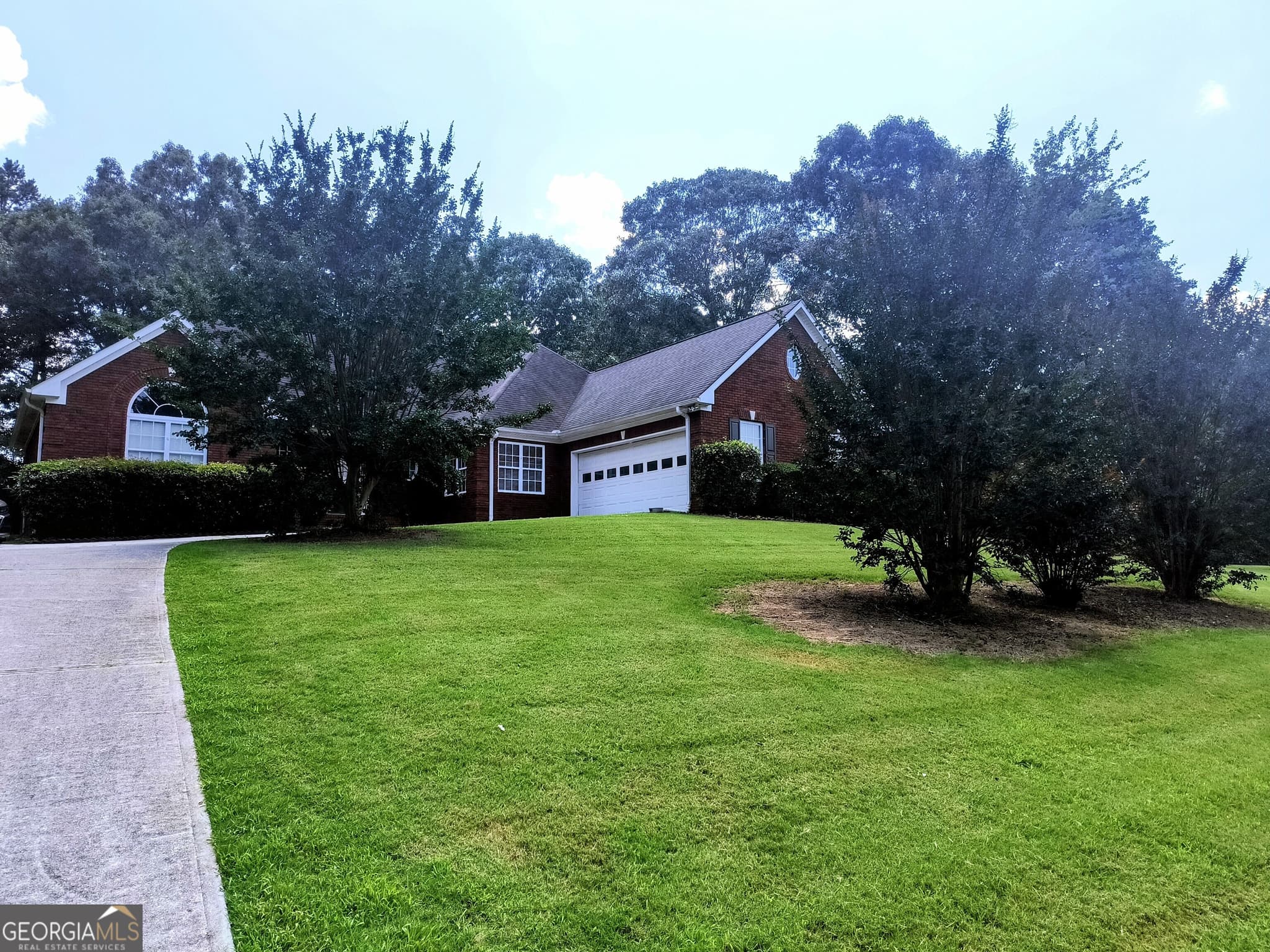 4 bedroom, 3.5 bathroom, 2,915 sq ft single family residence for sale at 125 Clear Spring Lane, Oxford, GA 30054 — photo 2