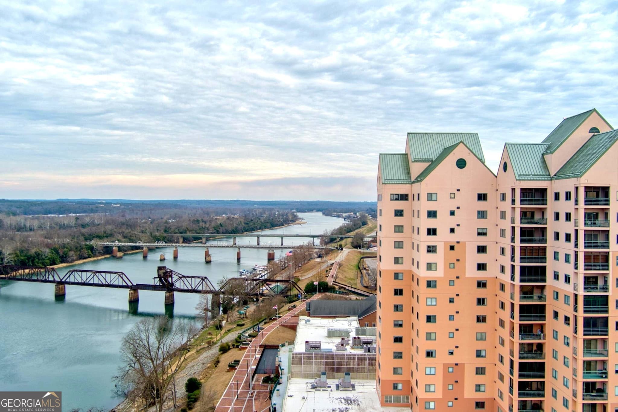 3 bedroom, 2.5 bathroom, 1,844 sq ft condominium under contract at 1 7th Street 1402, Augusta, GA 30901