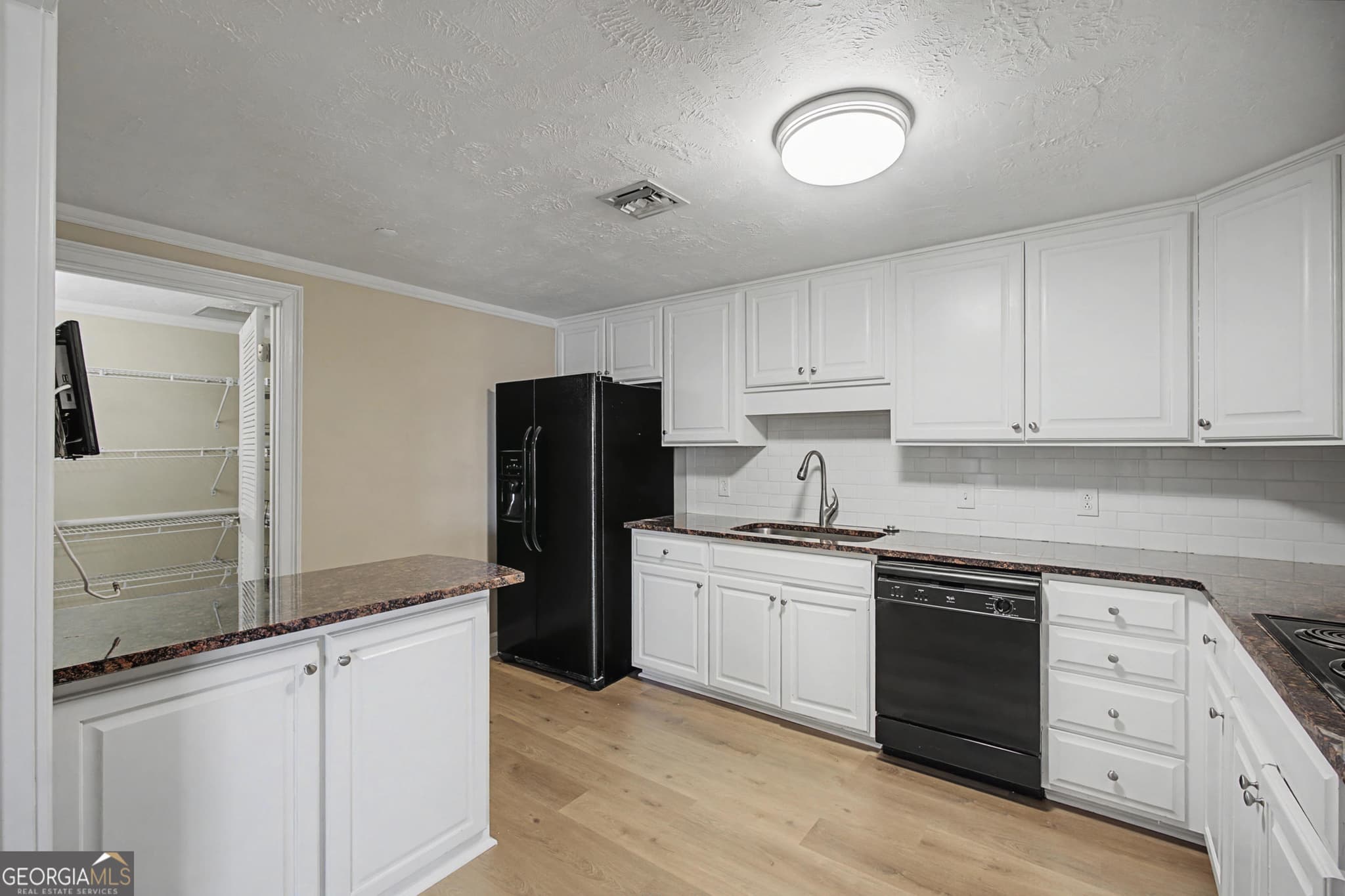 3 bedroom, 2.5 bathroom, 1,844 sq ft condominium under contract at 1 7th Street 1402, Augusta, GA 30901 — photo 8