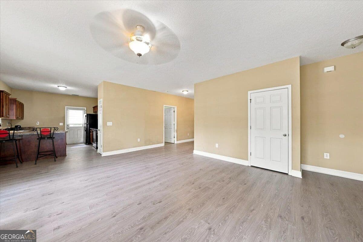3 bedroom, 2 bathroom, 1,314 sq ft single family residence for sale at 215 Hallie Lane, Macon, GA 31211 — photo 6