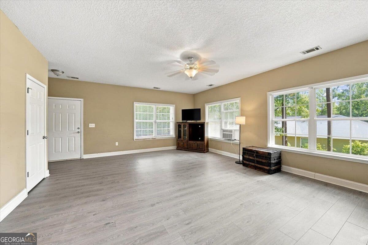 3 bedroom, 2 bathroom, 1,314 sq ft single family residence for sale at 215 Hallie Lane, Macon, GA 31211 — photo 7