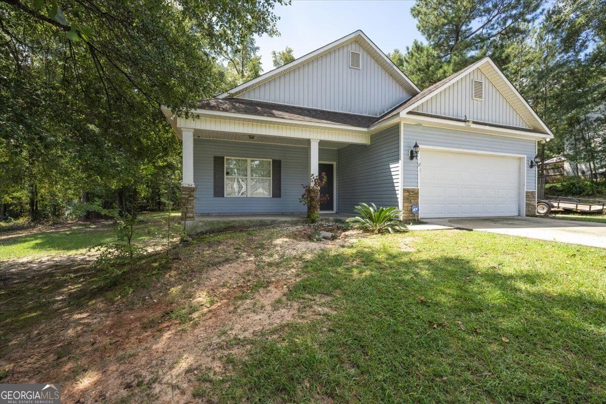 3 bedroom, 2 bathroom, 1,314 sq ft single family residence for sale at 215 Hallie Lane, Macon, GA 31211 — photo 3