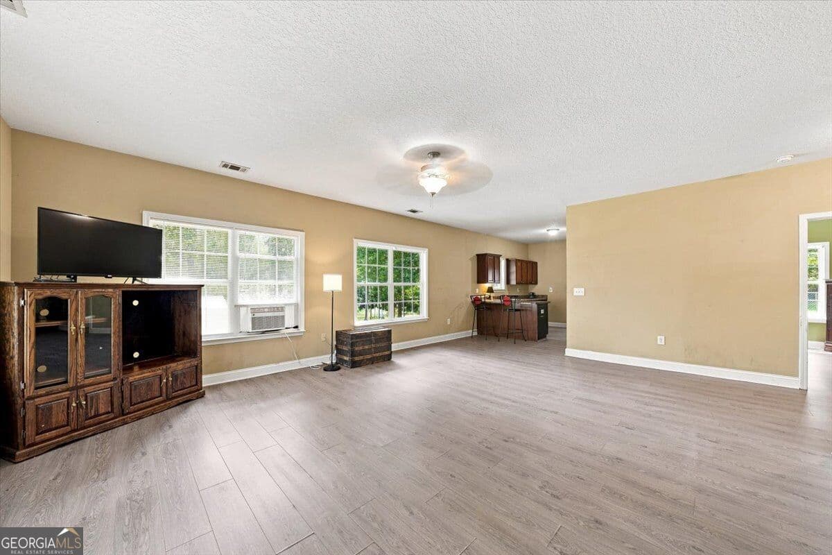 3 bedroom, 2 bathroom, 1,314 sq ft single family residence for sale at 215 Hallie Lane, Macon, GA 31211 — photo 5