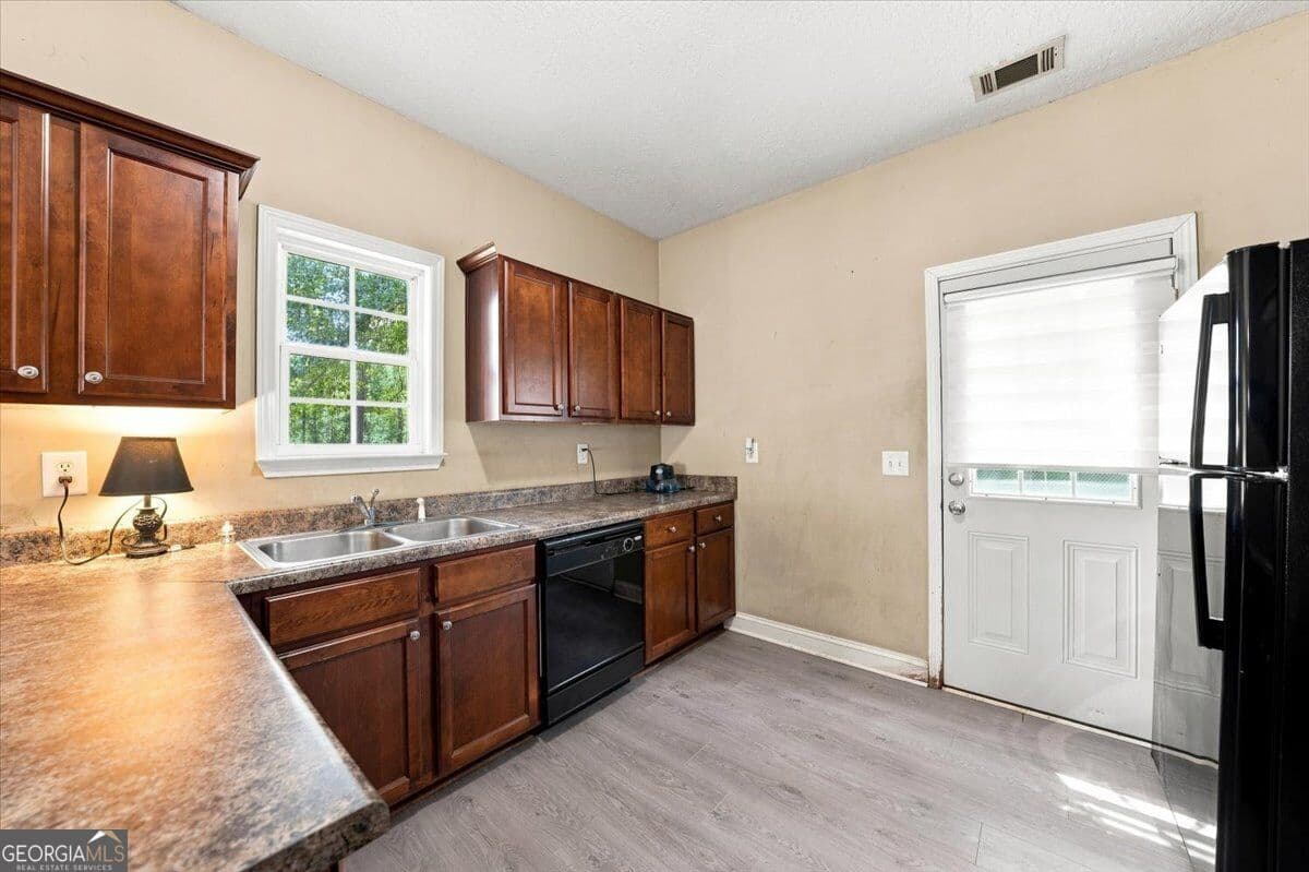 3 bedroom, 2 bathroom, 1,314 sq ft single family residence for sale at 215 Hallie Lane, Macon, GA 31211 — photo 9