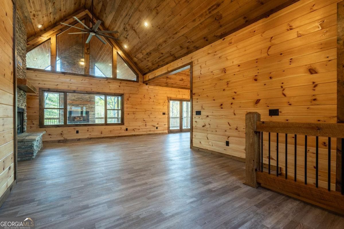 3 bedroom, 3.5 bathroom, 2,900 sq ft cabin,single family residence for sale at 612 Kensington Drive, Mineral Bluff, GA 30559 — photo 6