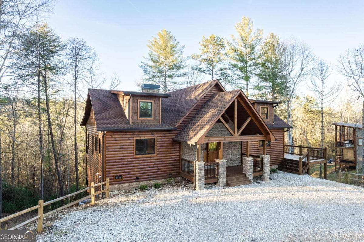 3 bedroom, 3.5 bathroom, 2,900 sq ft cabin,single family residence for sale at 612 Kensington Drive, Mineral Bluff, GA 30559 — photo 3