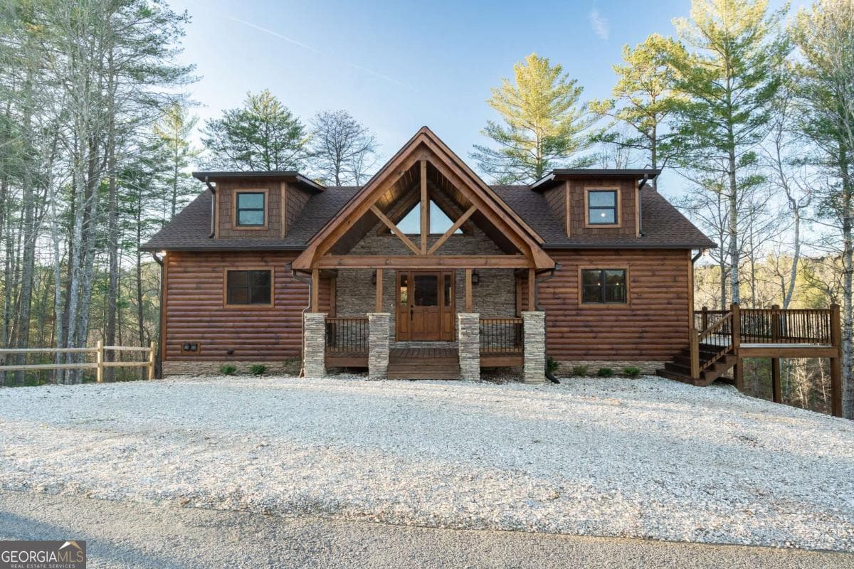 3 bedroom, 3.5 bathroom, 2,900 sq ft cabin,single family residence for sale at 612 Kensington Drive, Mineral Bluff, GA 30559