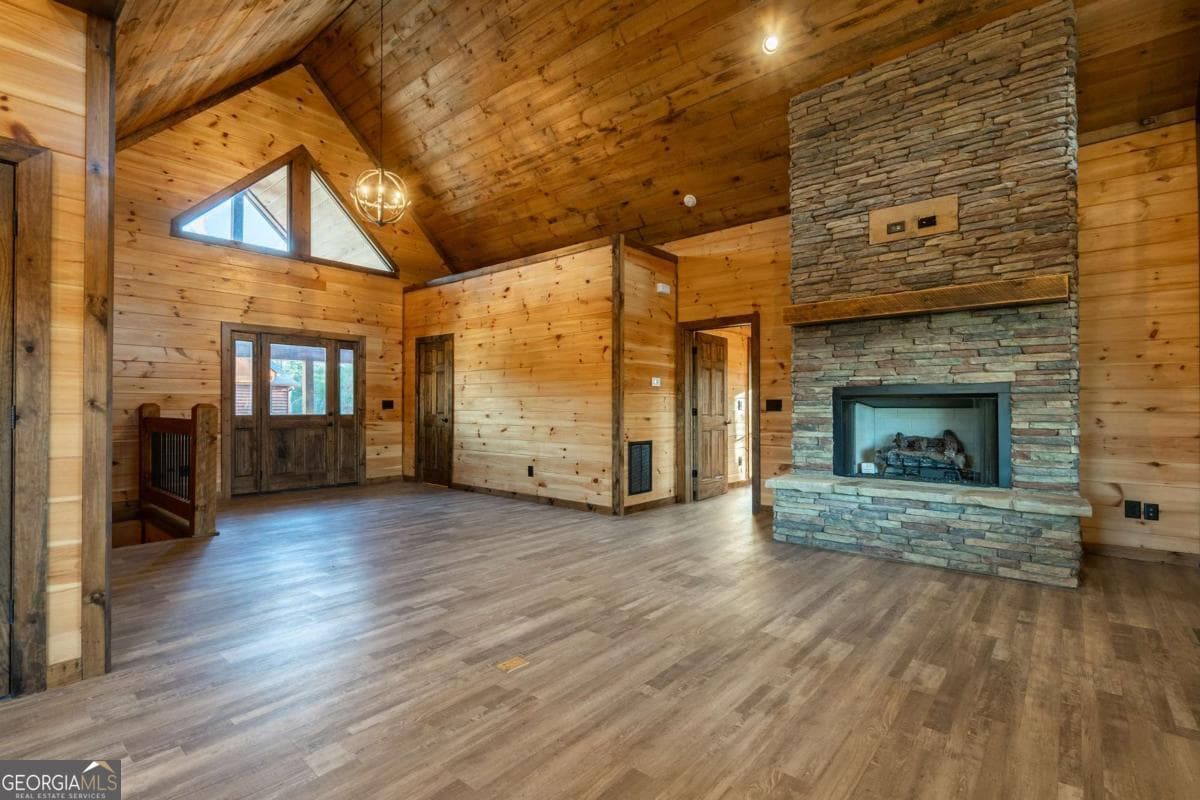 3 bedroom, 3.5 bathroom, 2,900 sq ft cabin,single family residence for sale at 612 Kensington Drive, Mineral Bluff, GA 30559 — photo 10