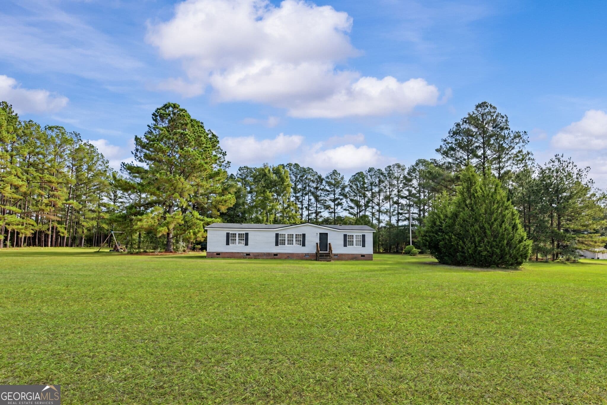 4 bedroom, 2 bathroom, 1,620 sq ft manufactured home,single family residence under contract at 9 Still Quarters Road, Ellabell, GA 31308 — photo 2
