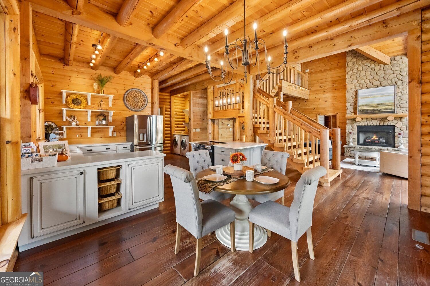4 bedroom, 3.5 bathroom, 2,876 sq ft cabin,single family residence for sale at 110 Caspian Trail, Ellijay, GA 30536 — photo 4