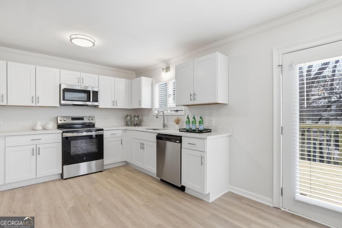 4 bedroom, 2.5 bathroom, 2,456 sq ft single family residence for sale at 2511 Bechers Brook, Lawrenceville, GA 30043 — photo 5