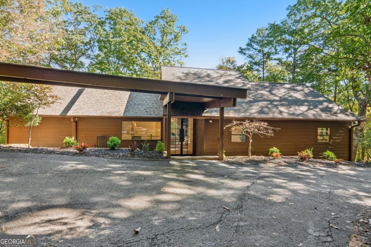 4 bedroom, 3 bathroom, 3,487 sq ft cabin,single family residence for sale at 626 Petit ridge Drive, Big Canoe, GA 30143 — photo 2