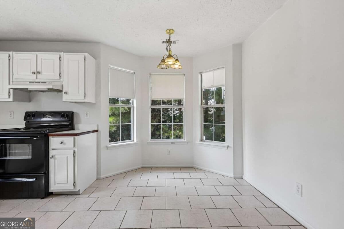 3 bedroom, 2.5 bathroom, 1,336 sq ft single family residence for sale at 4031 Robin Circle, Atlanta, GA 30349 — photo 10