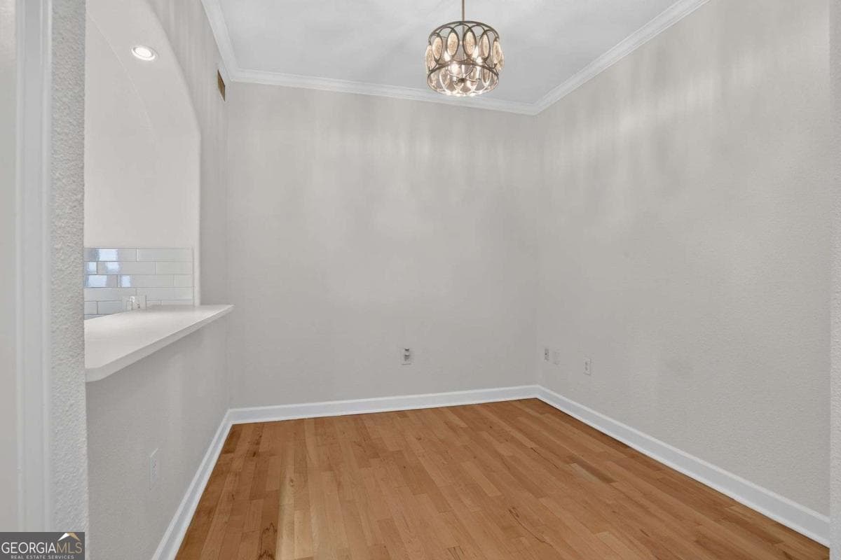 1 bedroom, 1 bathroom, 1,363 sq ft condominium for sale at 3445 Stratford Road 2403, Atlanta, GA 30326 — photo 7